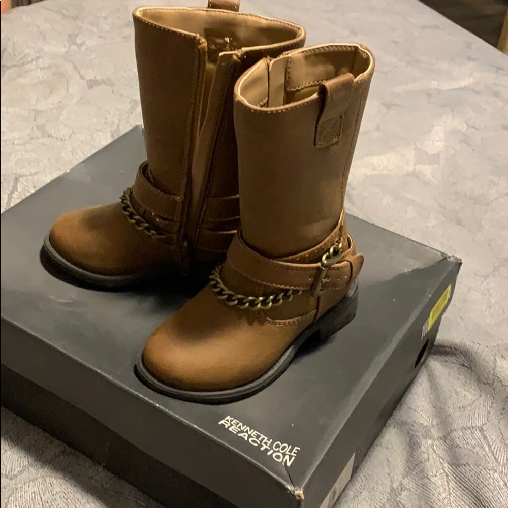 Size 6 toddler Kenneth Cole Reaction brown boots